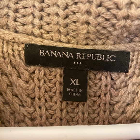 Banana Republic Sleeveless Sweater - Picture 5 of 5